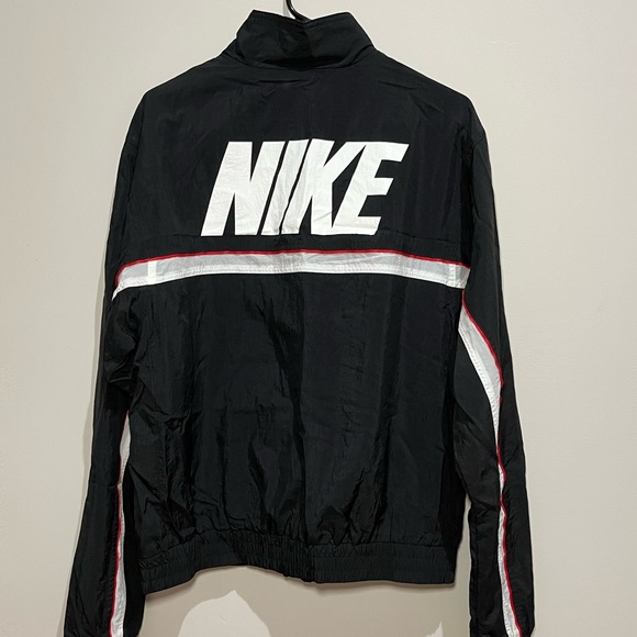 Nike Windbreaker - Picture 2 of 3